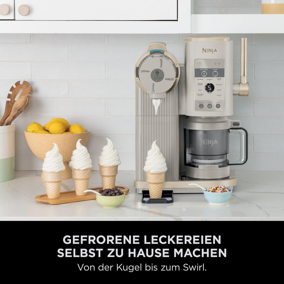 Ninja CREAMi Scoop & Swirl Eismaschine mit 2 Behältern, 13 Funktionen, für Eiscreme, Softeis, Gelato, Sorbet, Milchshakes und mehr, mit Mix-In-Funktion, Stone Gold NC701EUSTGD