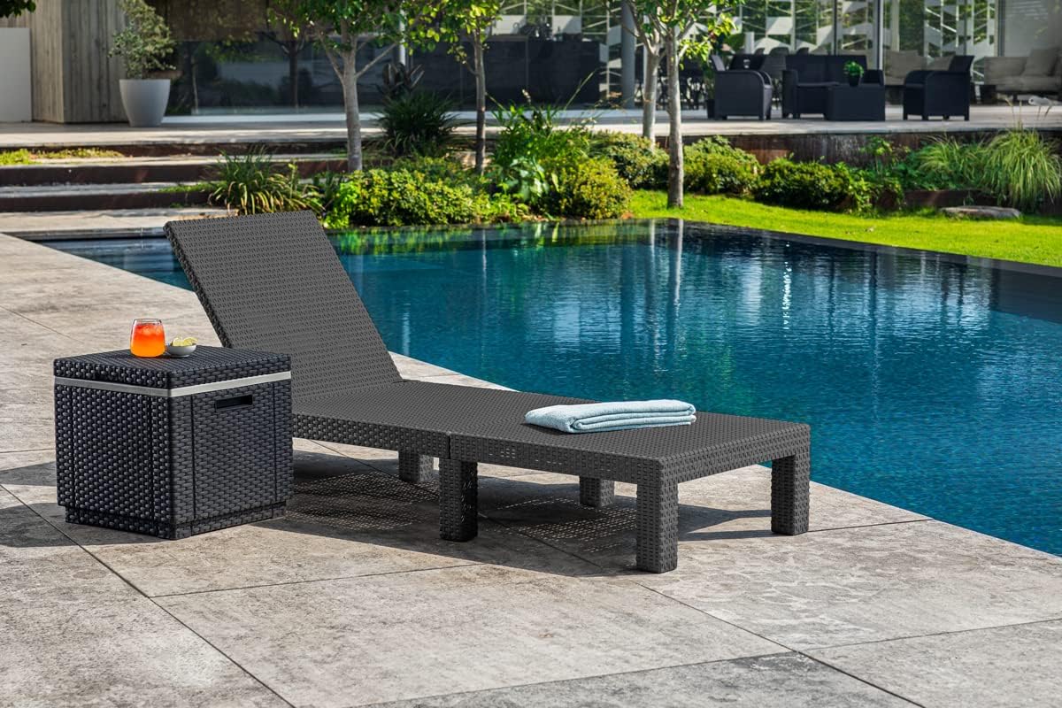 Allibert by Keter Daytona Deluxe Sonnenliege für Garten, Terrasse & Balkon mit verstellbarem Kopfteil, grau, inkl. Auflage, Gartenliege aus Kunststoff, flache Rattanoptik, 195x65x25,5 cm