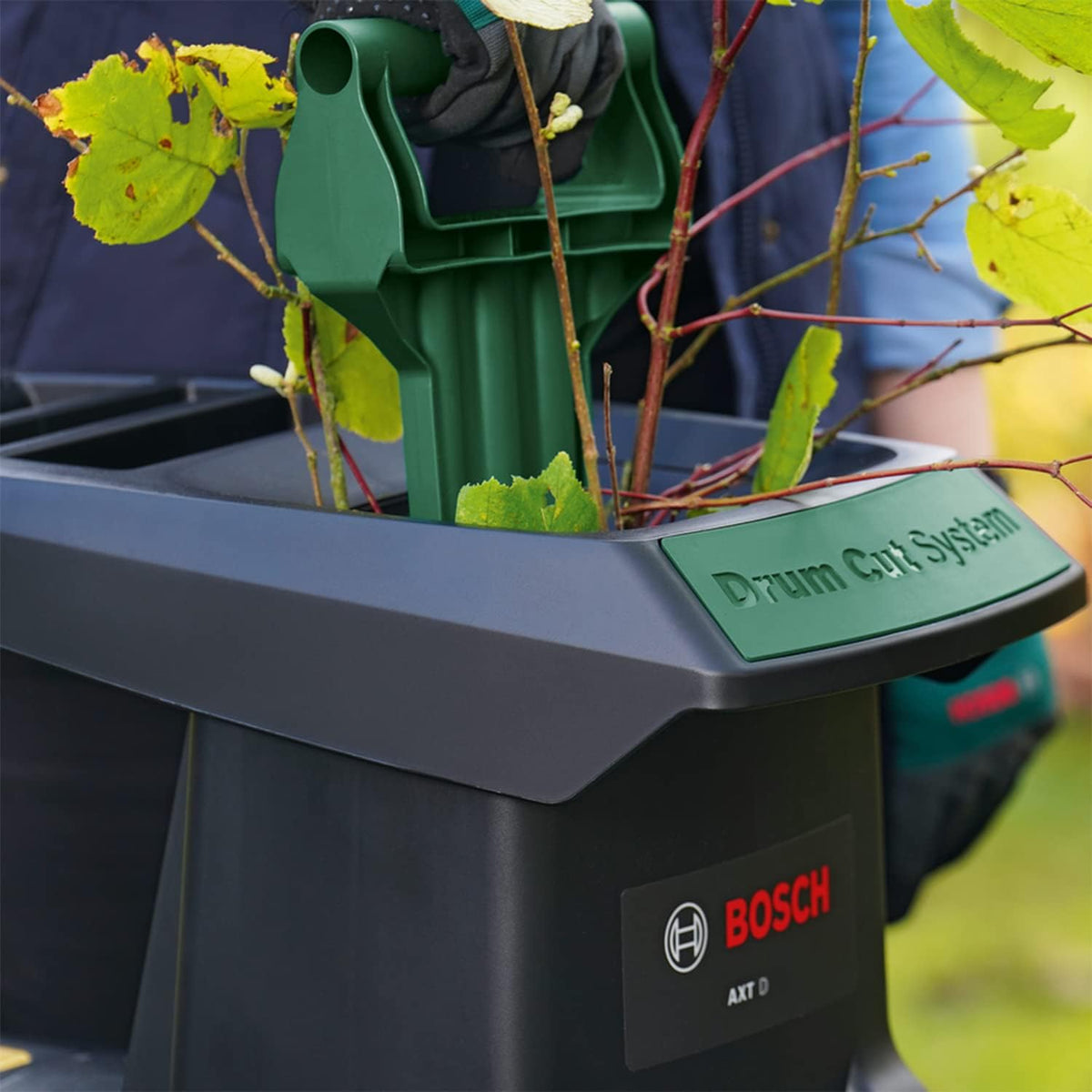 Bosch Turbinenhäcksler AXT 25 TC (2.500 W; geeignet für Holz und harte Gartenabfälle; inklusive Gartenhandschuhe; integrierte Fangbox 53 l; in Karton) –   Edition